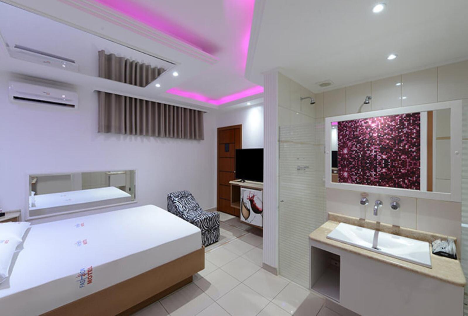 Love hotel Fashion Abc *