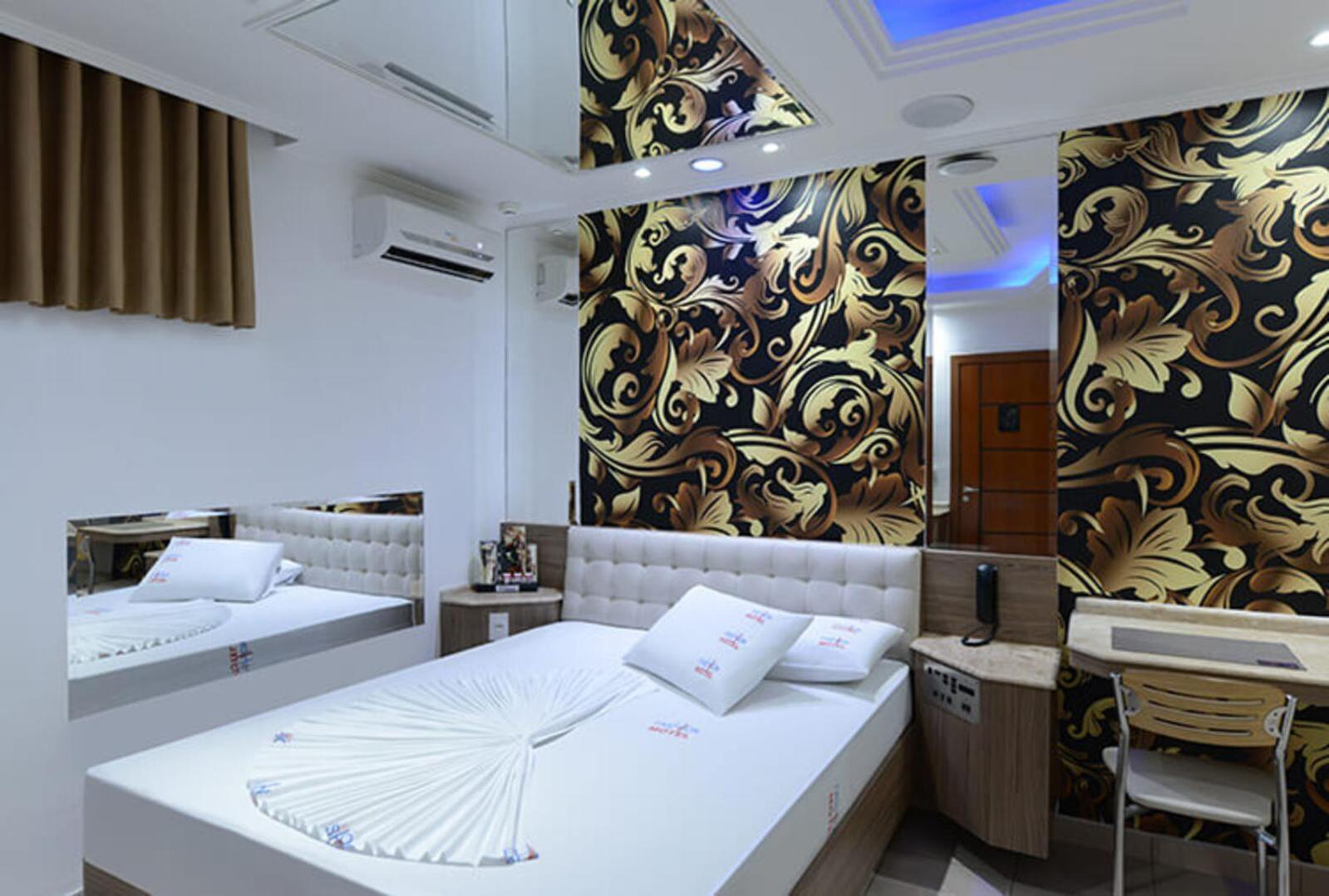 Love hotel Fashion Abc