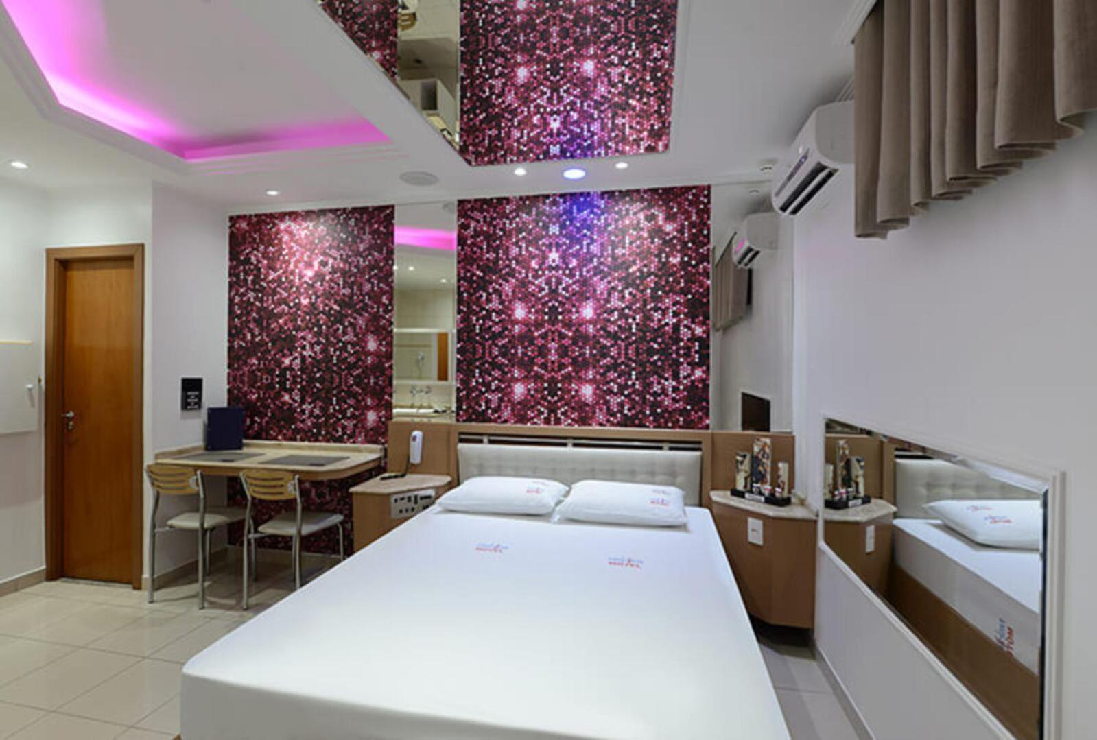 Love hotel Fashion Abc